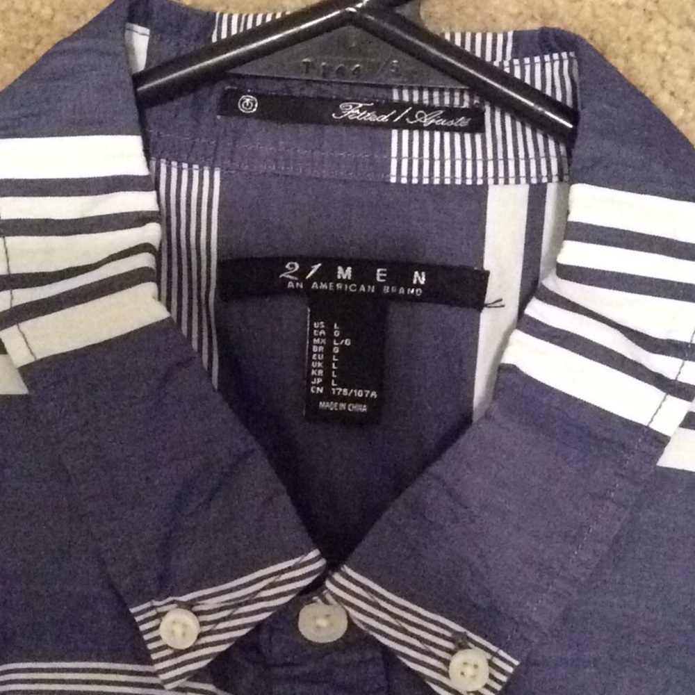 Button up - Picture 2 of 3